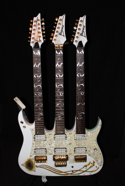 Steve Vai Triple Mástil