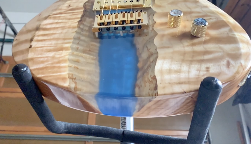Epoxy Resin River Guitar cerca