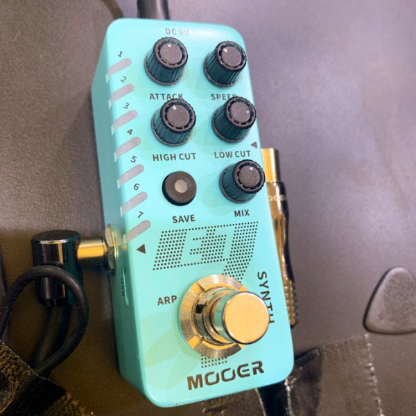 MOOER E7 SYNTH