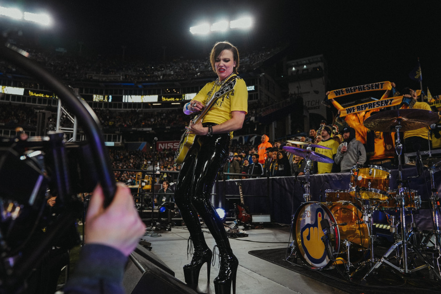 Gibson-Guitar-Riff-LzzyHale-Nashville-SC