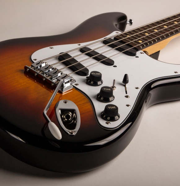 spellcaster-bass-closeup