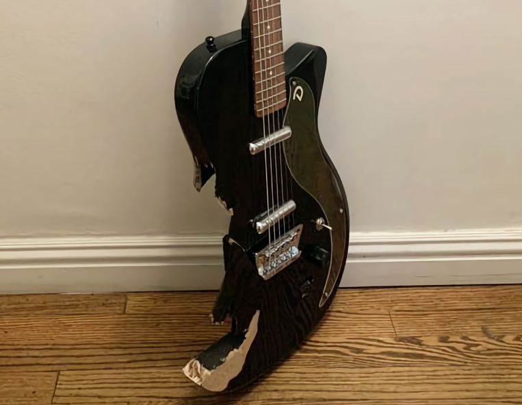 phoebe_bridgers_smashed_guitar