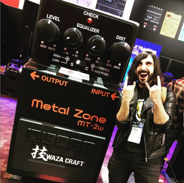 Boss Metal Zone junto a Micky