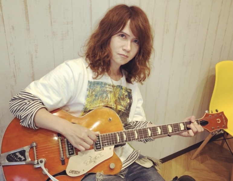 takeshi con la Gretsch de Bachman