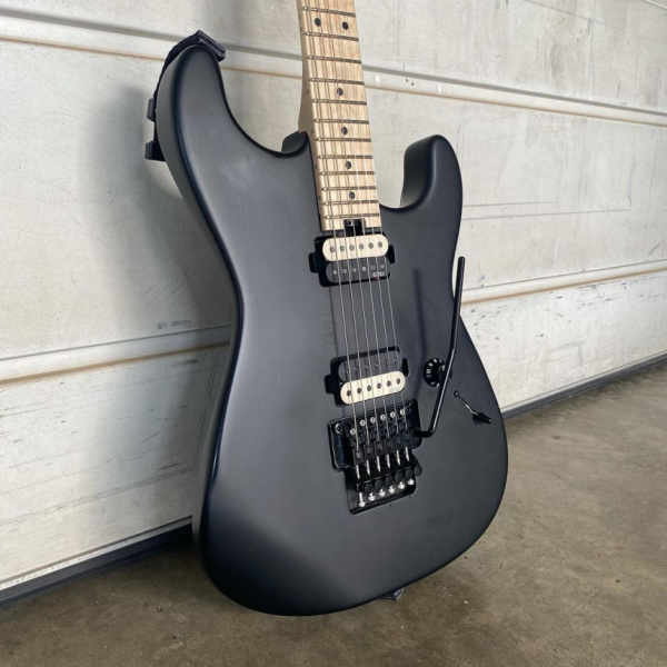 Charvel San Dimas Jim Root -negra cuerpo frontal