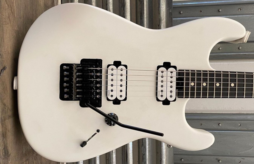 Charvel San Dimas Jim Root - blanca cuerpo