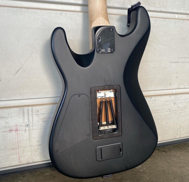 Charvel San Dimas Jim Root - trasera negra