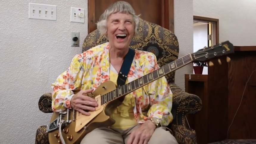 Linda Lee con su Gibson Les Paul Goldtop de 1953