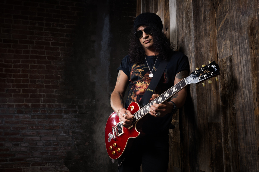 Slash con la Gibson Slash Les Paul Standard Limited 4 Album Edition