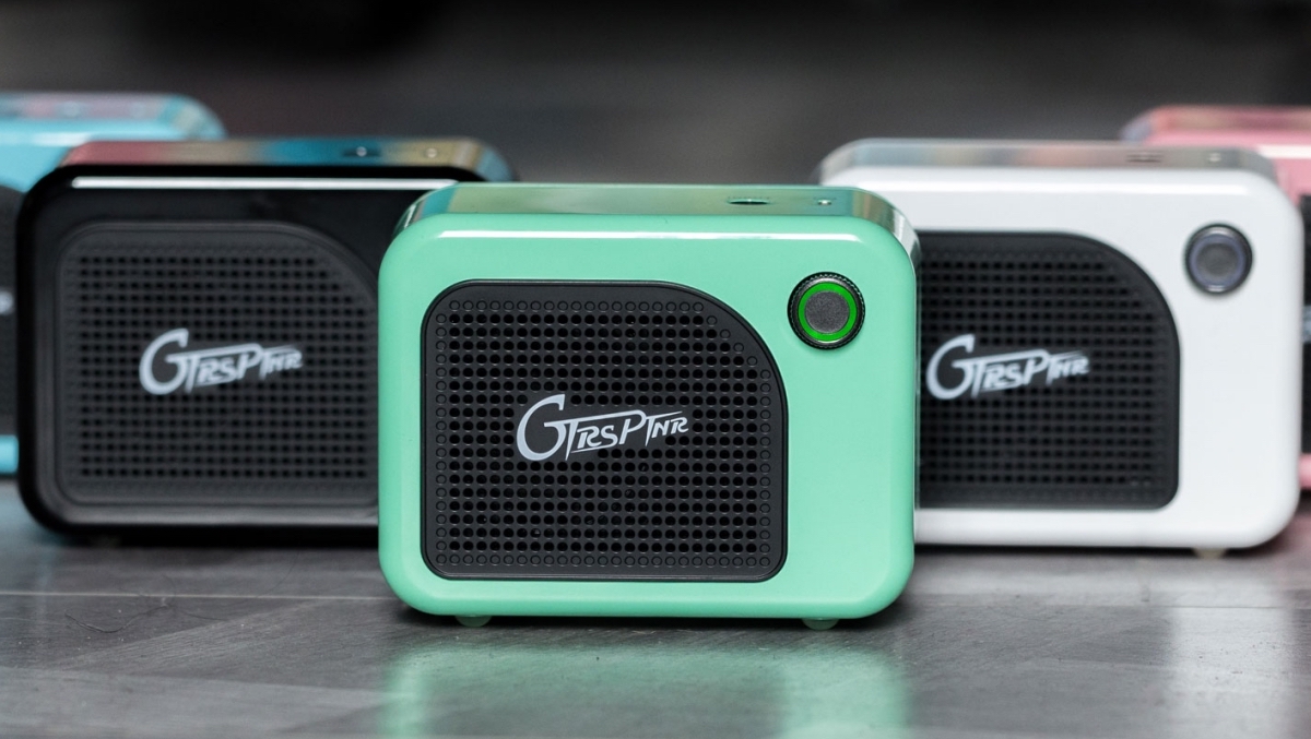 Mooer GTRS PTNR: Un mini amplificador de 5W en 5 colores a juego con su  guitarra inteligente GTRS