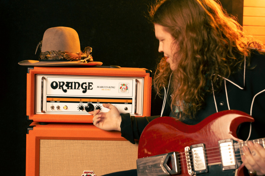 Marcus King ajustando su Orange MK Ultra Signature