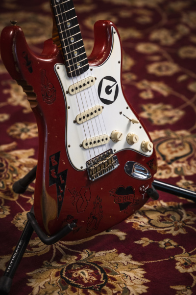 Fender x Minions: The Rise of Gru