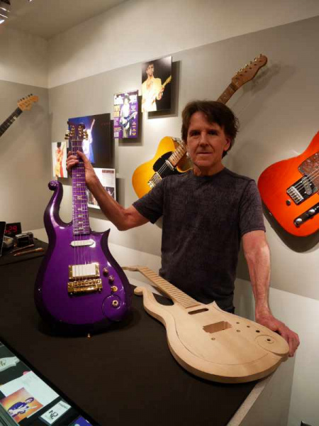 Dave Rusan en su taller