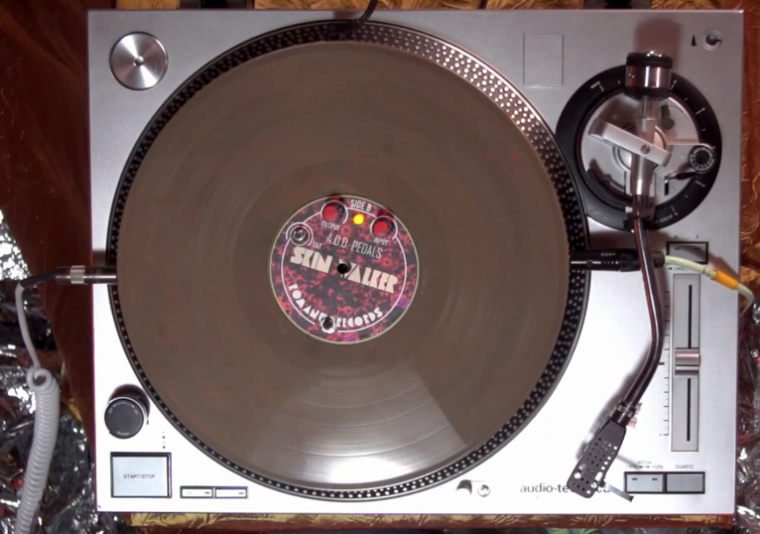 Pedal de boost overdrive en la cara B de Skin Walker