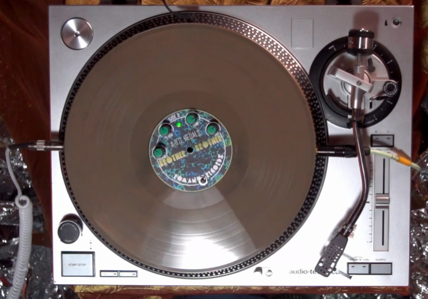 Pedal de delay en la cara A de Skin Walker