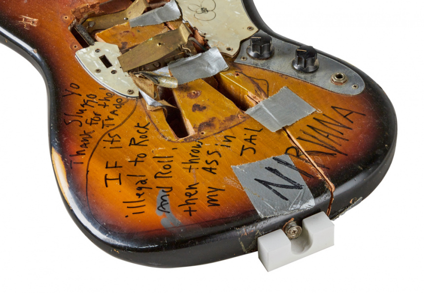 Fender Mustang destrozada por Kurt Cobain 2
