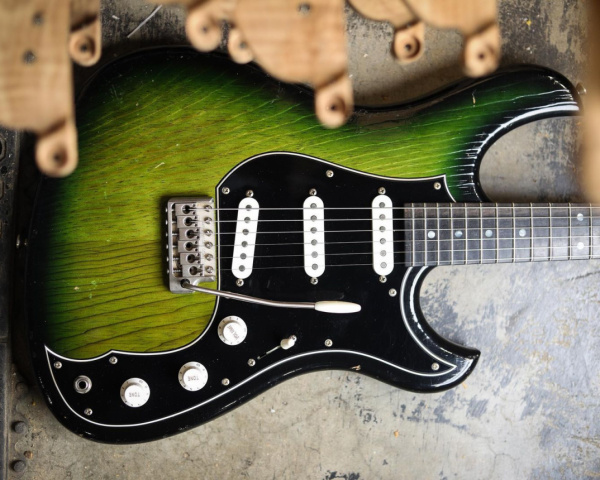 Novo Guitars Idris en verde