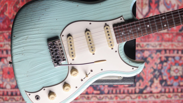 Novo Guitars Idris en azul