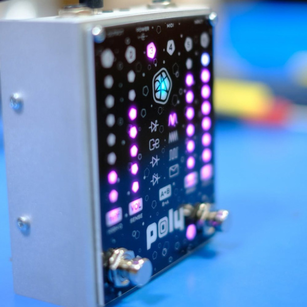 Panel iluminado del Poly Effects Josh Smith Flat V