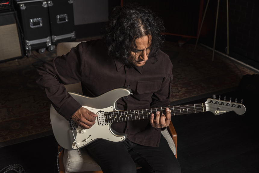 Prashant Aswani con su Charvel Signature Pro-Mod So-Cal PA28
