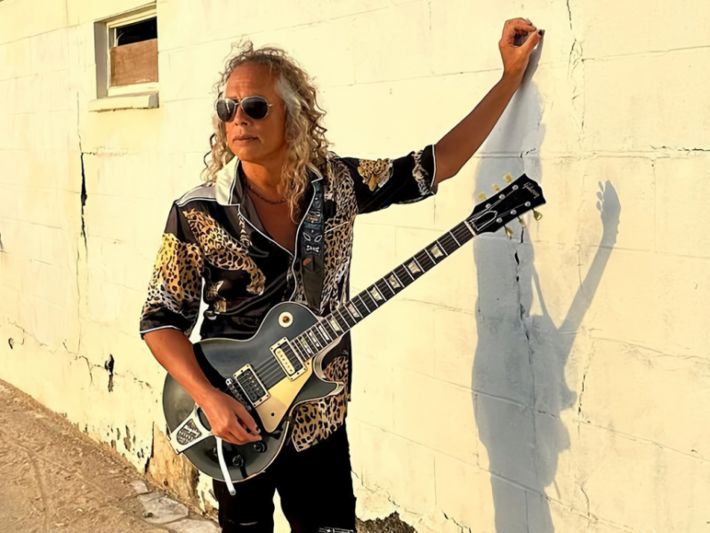 Kirk Hammett con su Les Paul Standard del 59 con acabado negro de fábrica