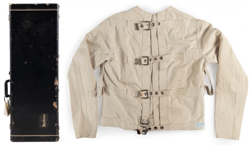 Camisa de fuerza y estuche