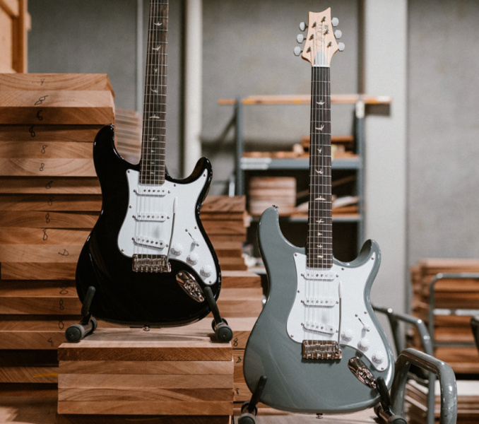 PRS SE Silver Sky Rosewood en la factoria