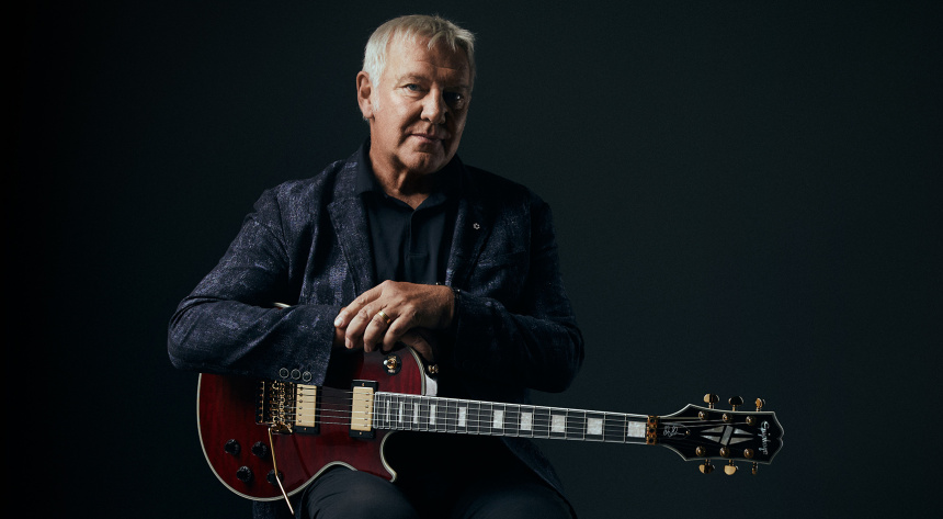 Alex Lifeson con Les Paul Custom Axcess Ruby