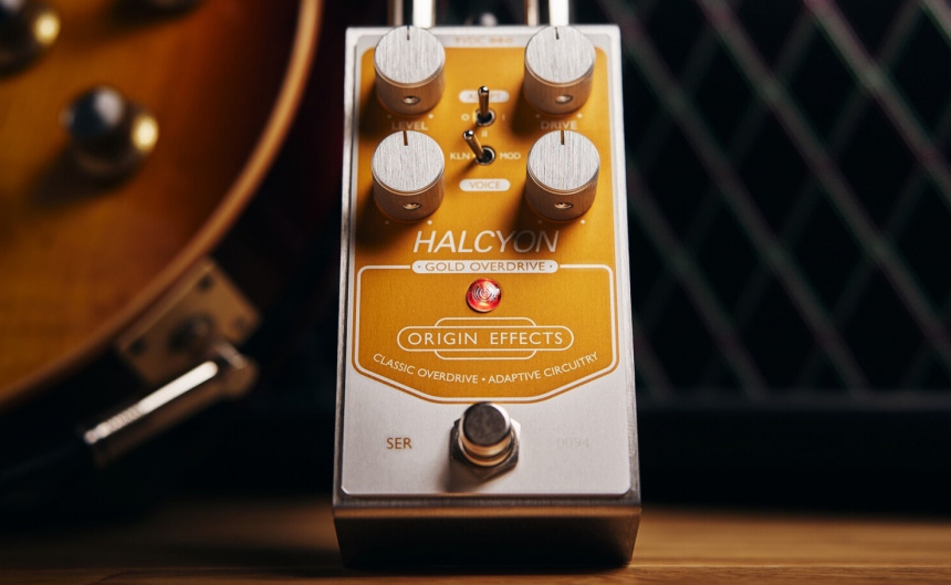 Halcyon Gold Overdrive con guitarra y ampli