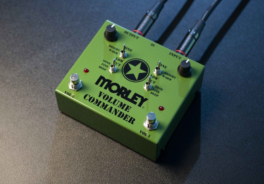 Morley Volume Commander sobre flight case