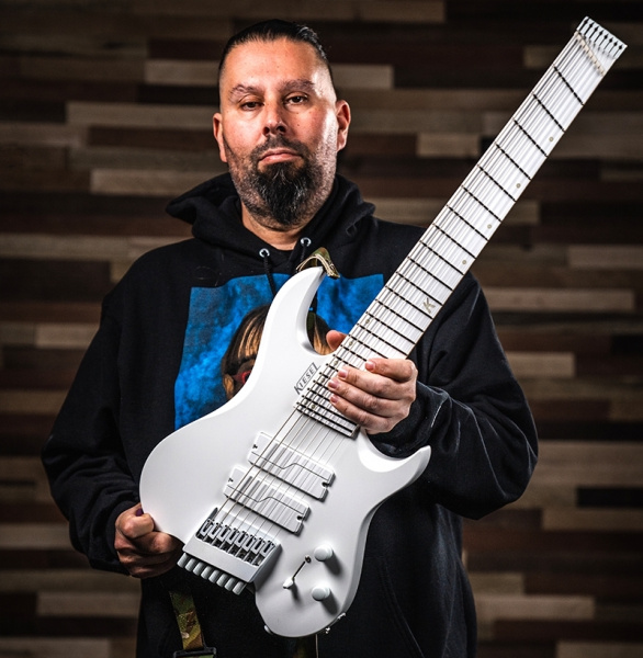 Stef Carpenter con su Vader signature