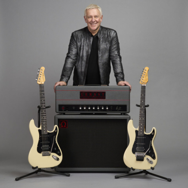 Alex Lifeson con amplis y guitarras Lerxst