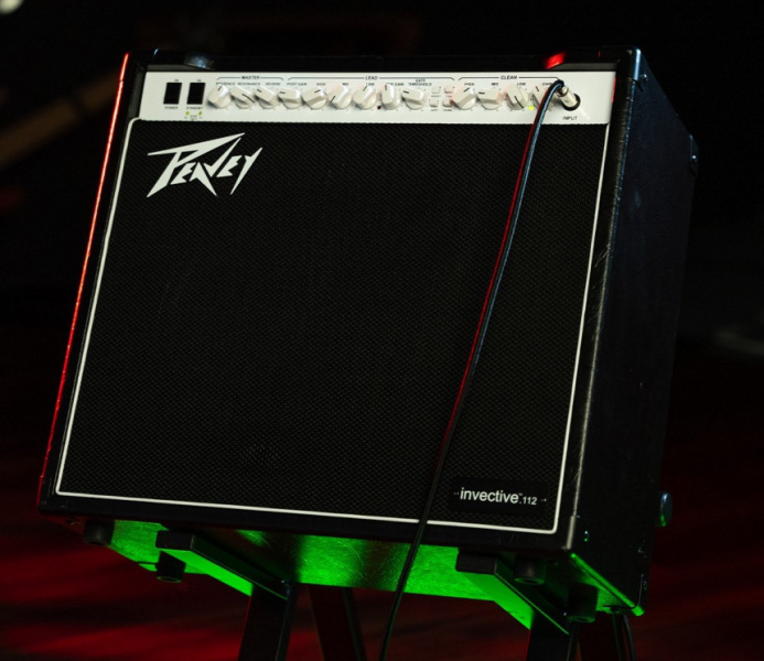 Peavey Invective 112 en soporte