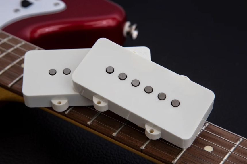 Seymour Duncan Jazzmaster Silencer sobre el diapas