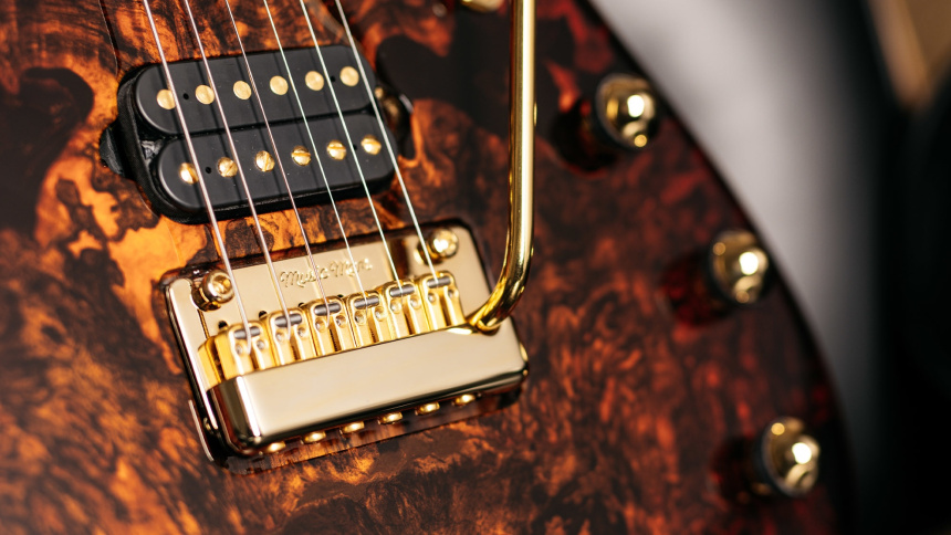 Vibrato de la Music Man JP15 BFR