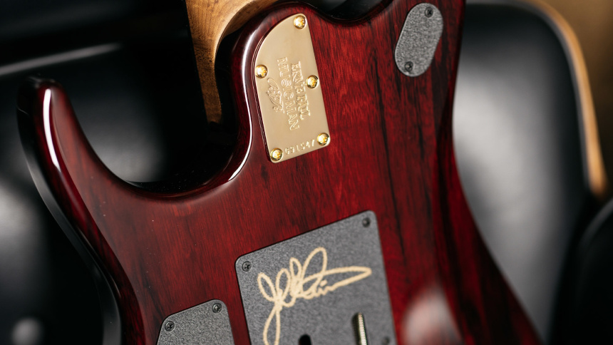 Placa firmada de la Music Man JP15 BFR