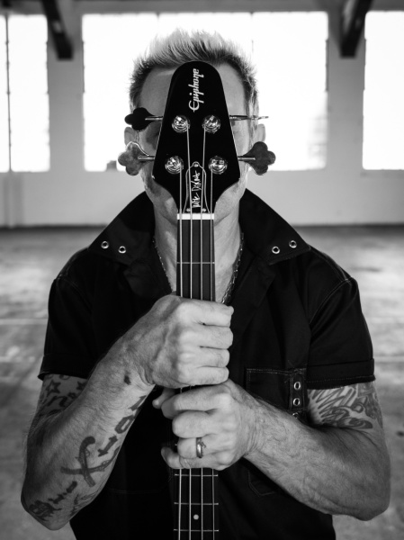 Mike Dirnt con su Epiphone Grabber G-3