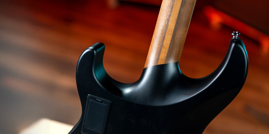 Unión mástil de la Cort KX600 Infinite en Black