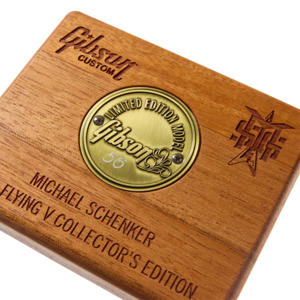 Bloque de caoba con medallon conmemorativo