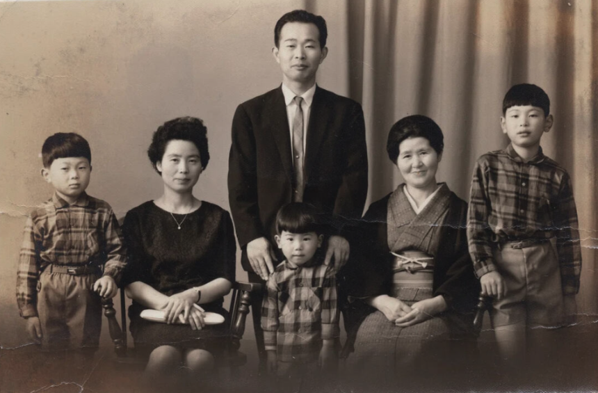 Yuichiro Yokouchi con su familia