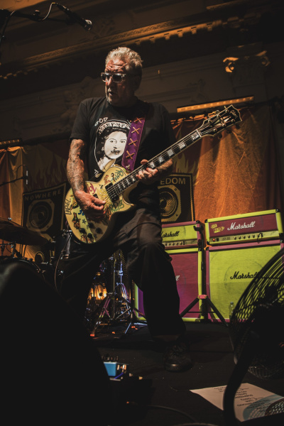 Steve Jones con el Marshall Sex Pistols 50th Anniversary JCM800 Half Stack