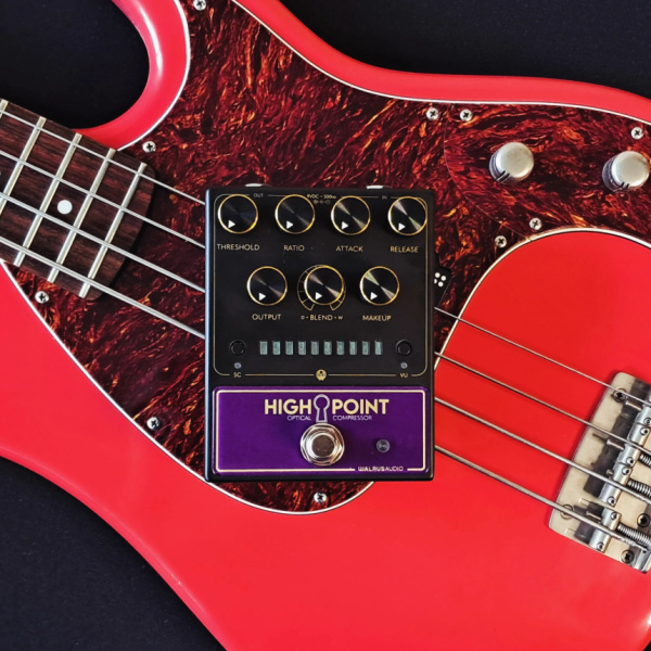 El Highpoint Analog Optical Compressor con un bajo