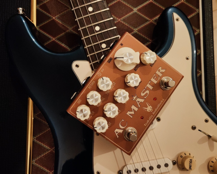 Tsakalis Audioworks AC Master sobre una Strat