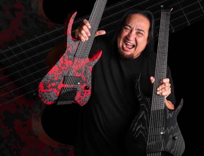 Dino Cazares con sus Kiesel Dino Signature