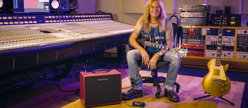 Doug Aldrich con el Blackstar DA5 Ruby
