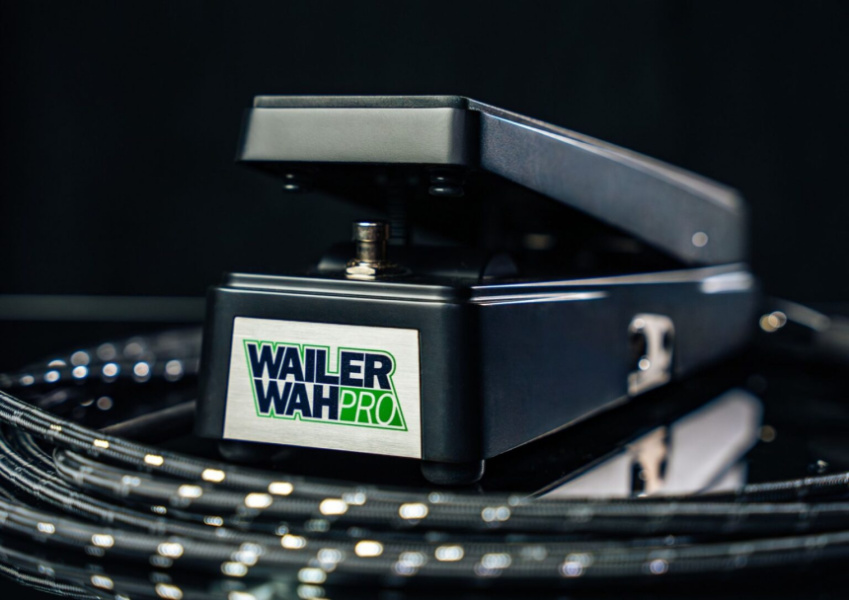 Electro-Harmonix Wailer Wah Pro con cable alrededor