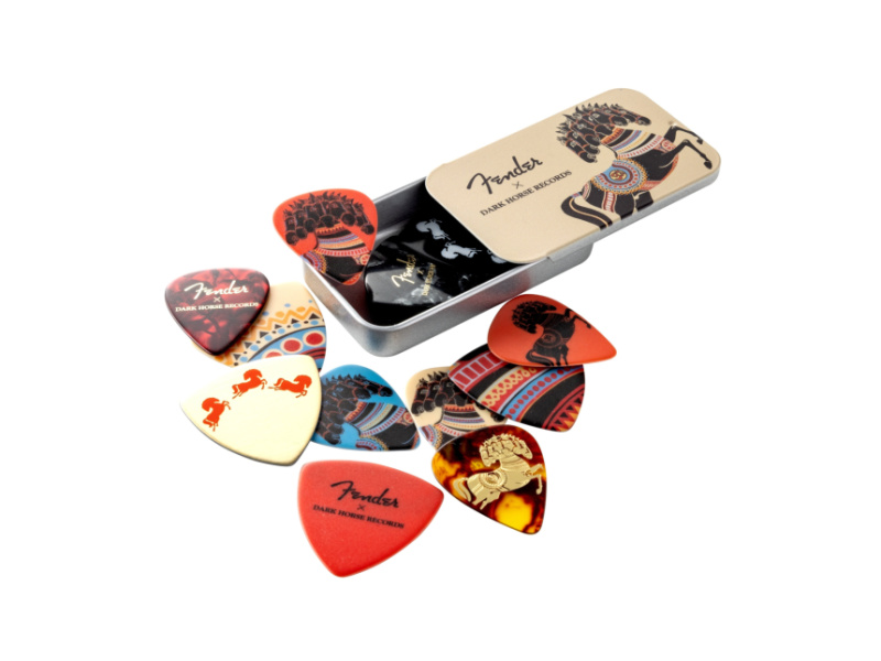 Lata deslizante abierta de Fender × Dark Horse Records con doce púas de diseños variados