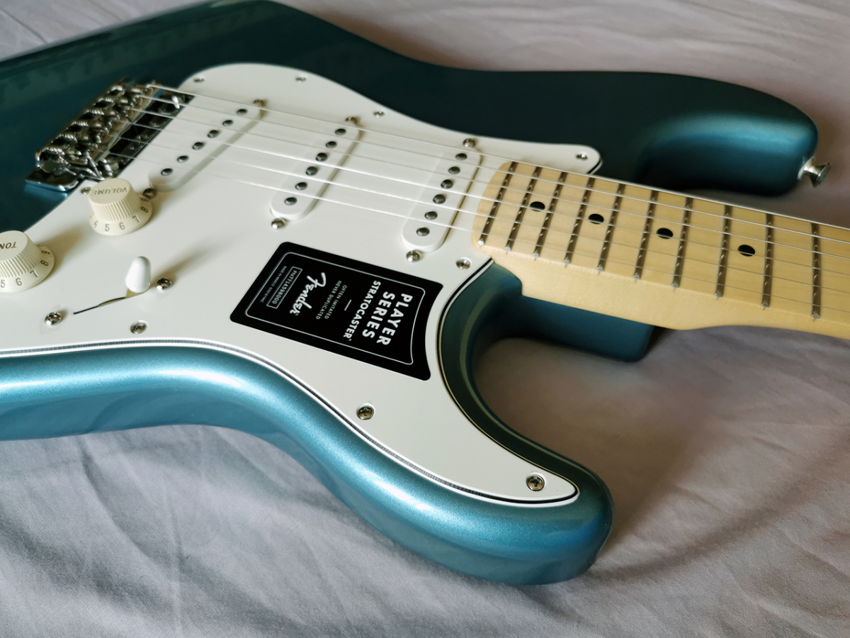 ¿Diferencia fender player vs fender american performer? Guitarras