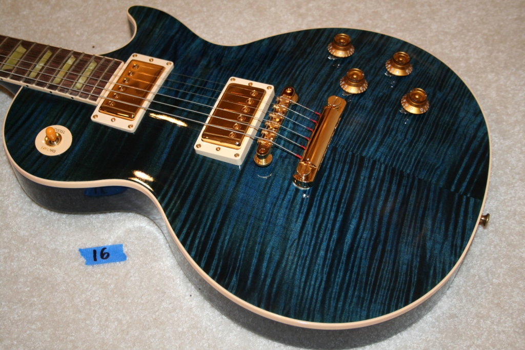 Les paul 2. Gibson les Paul Custom Blue. Gibson les Paul Classic 1996. Gibson les Paul Custom 57 голубой. Gibson les Paul Classic Premium Plus.