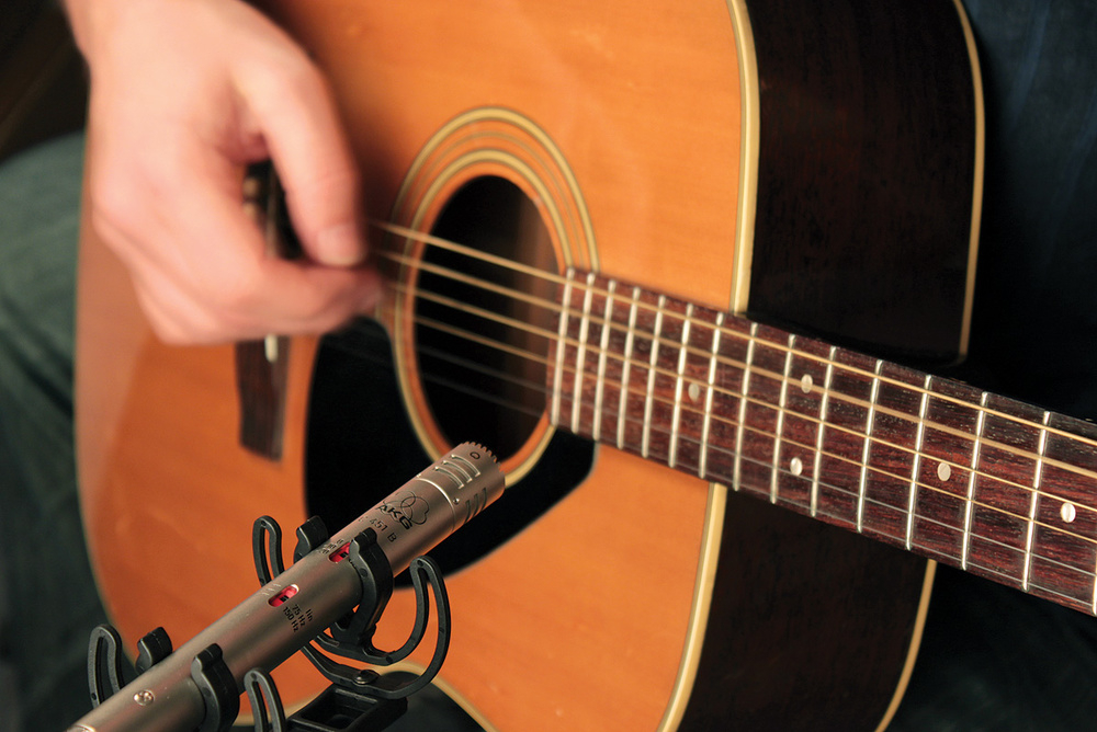 Injerto Saqueo Ashley Furman Instalar un microfono interno a una guitarra flamenca : El taller |  Guitarristas